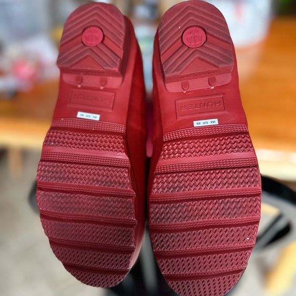 Tall red Hunter rain boots size 6. - Picture 3 of 5